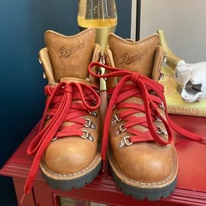 Danner Mountain light cascade